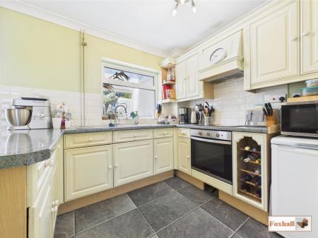 Kitchen/Dining area