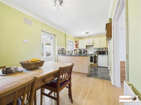 Kitchen/Dining area