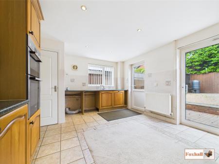 Kitchen/Dining Area