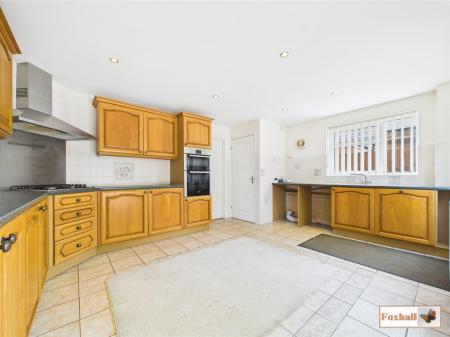 Kitchen/Dining Area