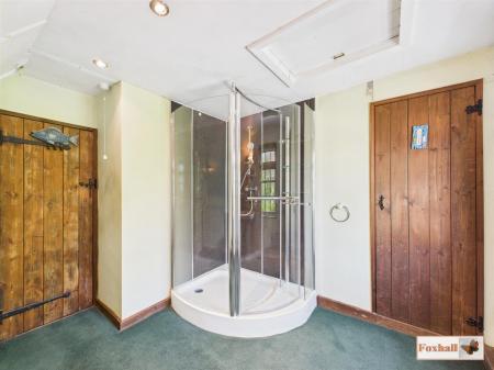 En-suite bathroom