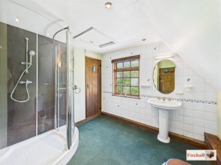 En-suite bathroom