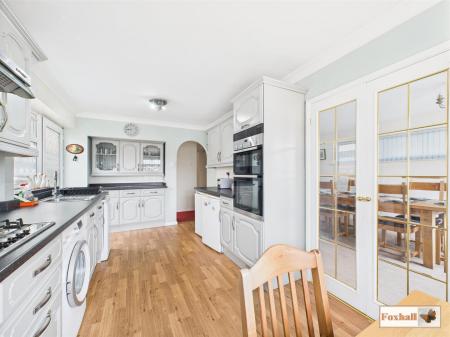 Kitchen / Breakfast Room