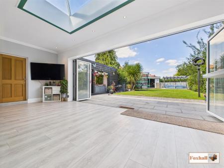 Living / Dining Area