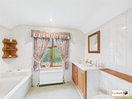 En-suite bathroom