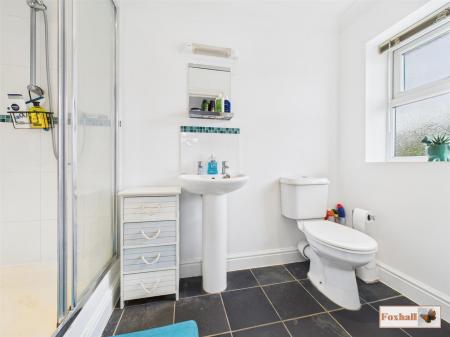 Cloak Room / W.C