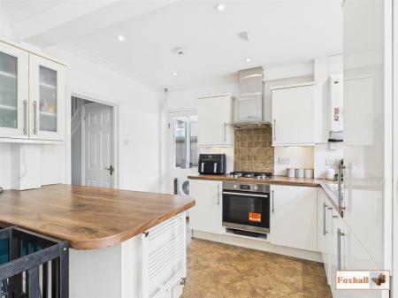 Kitchen / Dining Area