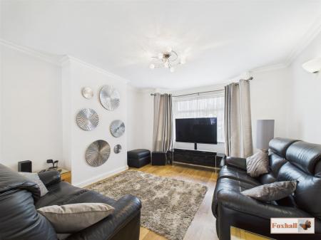 Lounge / Dining Room