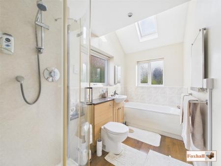 En-Suite Bathroom