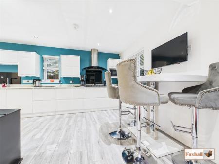 Kitchen / Breakfast Room