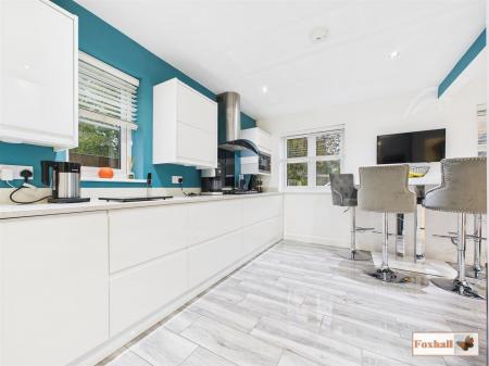 Kitchen / Breakfast Room