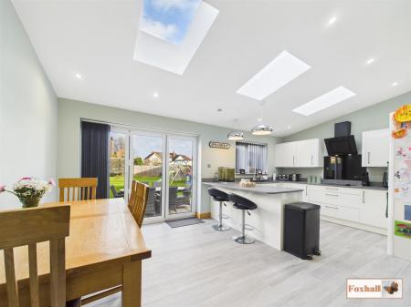 Kitchen  / Breakfast / Dining