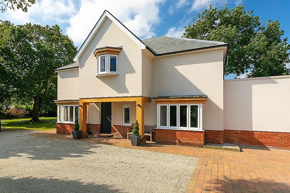 5 bedroom Detached House for sale in Walmer