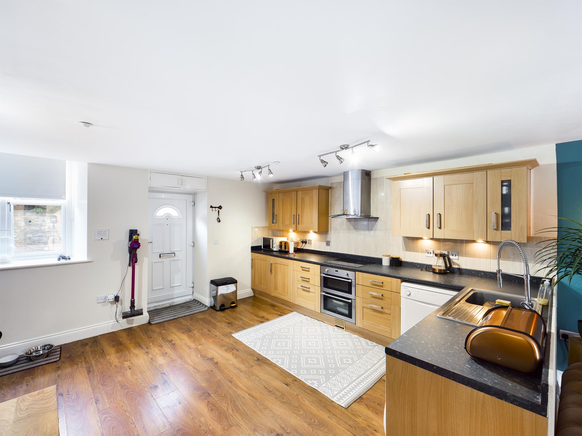 2 bedroom Flat for sale in Abergavenny