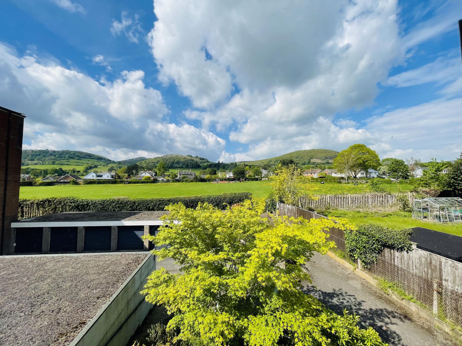 2 bedroom Flat for rent in Abergavenny