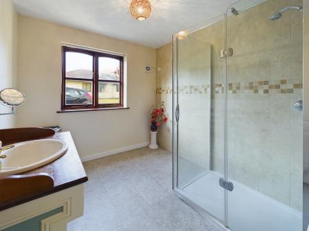 Annexe Shower Room