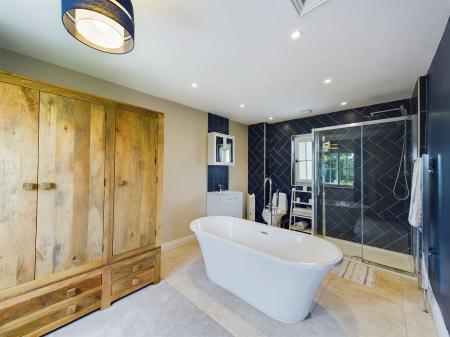 En-suite bathroom