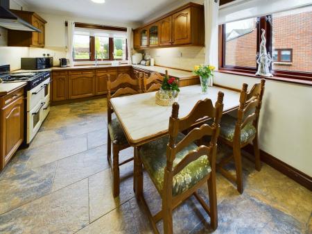 Kitchen/Breakfast Room