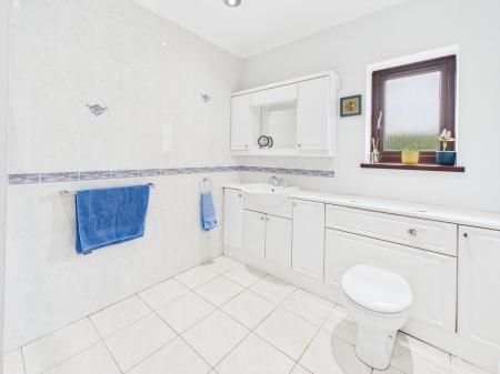 En-suite Shower