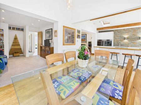 Kitchen/Family/Diner