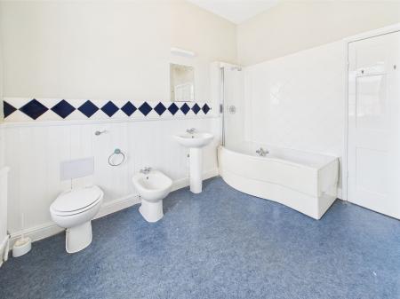 First floor family bathroom