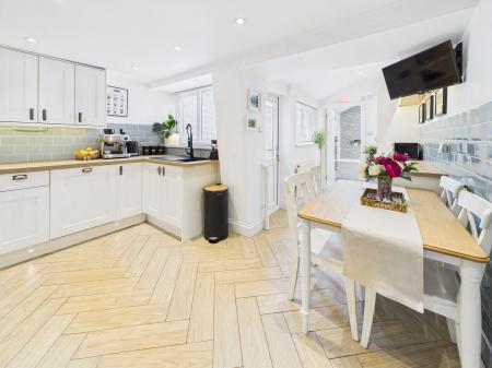 Kitchen/Breakfast Room