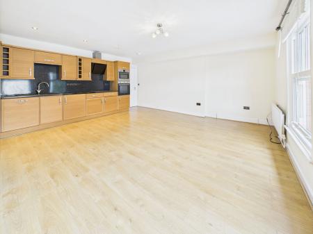 Open plan kitchen / living