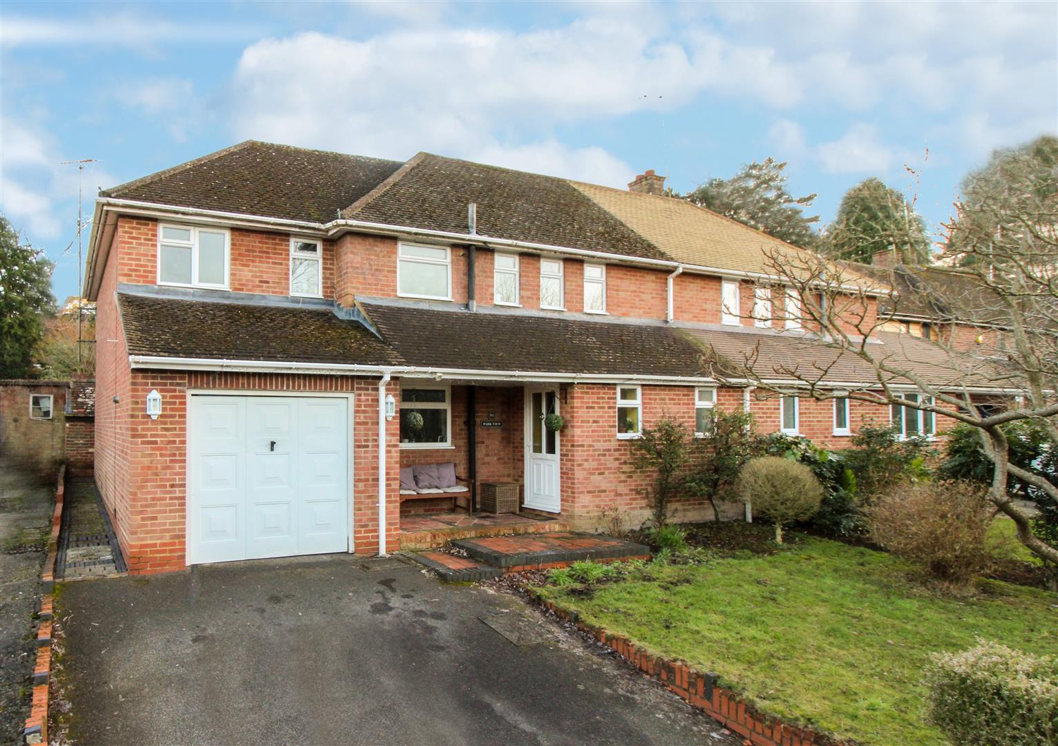 3 bedroom SemiDetached House for sale in Fleet