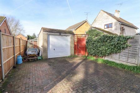 Garage & Driveway