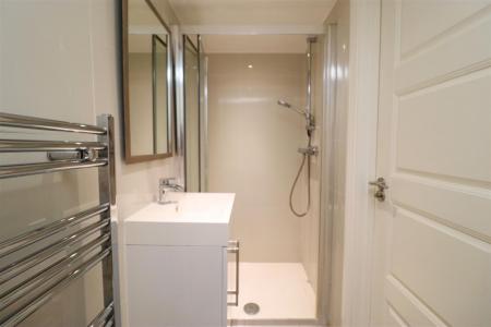 En Suite (2nd Floor)