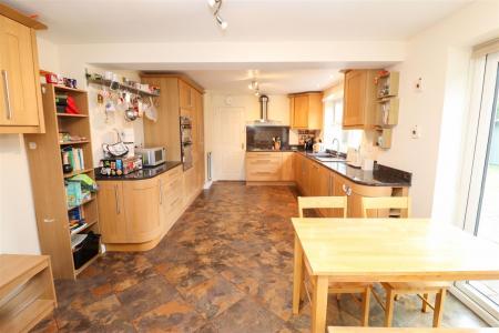 Kitchen/Breakfast Room