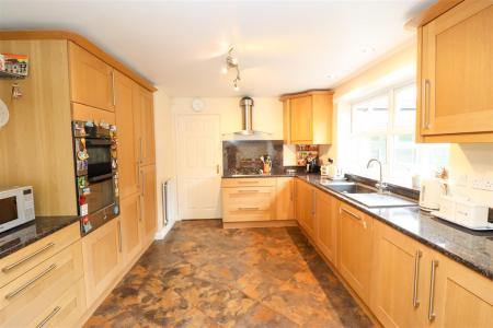 Kitchen/Breakfast Room