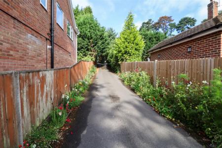 Driveway/Entrance