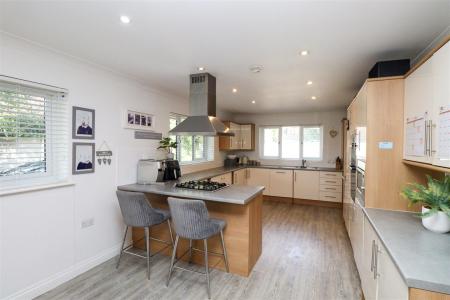 Kitchen/Breakfast Room