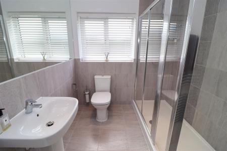 En Suite (1st Floor)