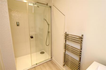 En Suite (First Floor)