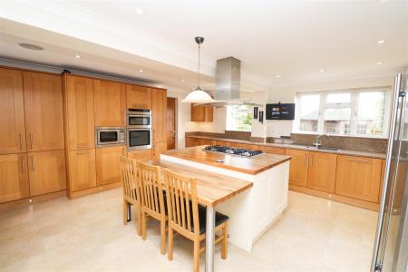 Kitchen/Breakfast Room