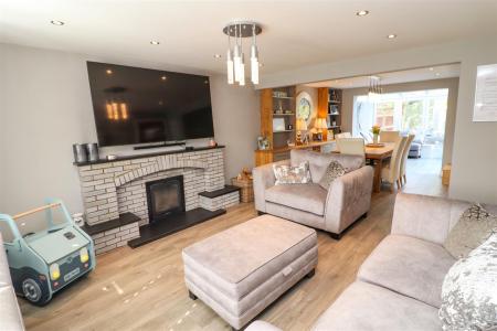 Lounge/Dining Room