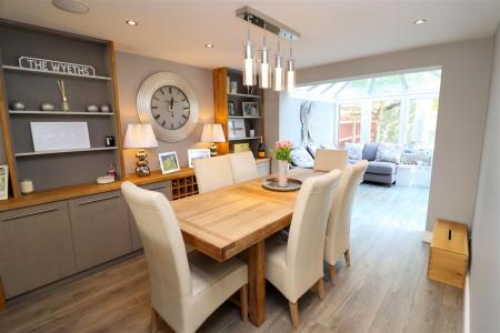 Lounge/Dining Room