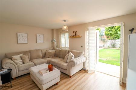 Lounge/Dining Room