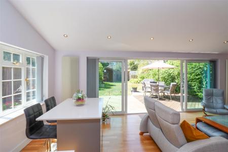 Kitchen/Breakast/Dining & Sun Room
