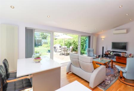 Kitchen/Breakast/Dining & Sun Room
