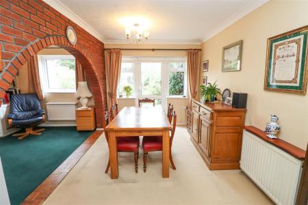 Lounge/Dining Room
