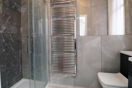 En-Suite to Bedroom 8