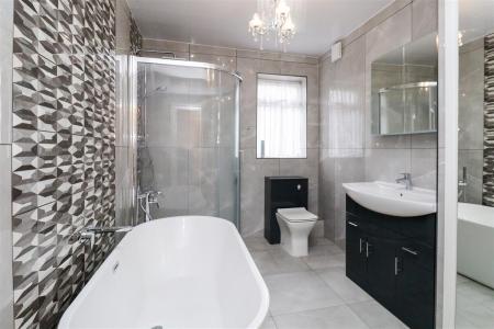 Bathroom (GF)