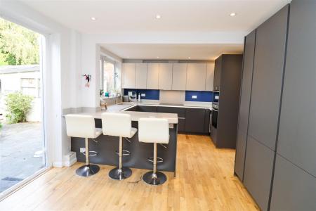 Kitchen/Breakfast Room