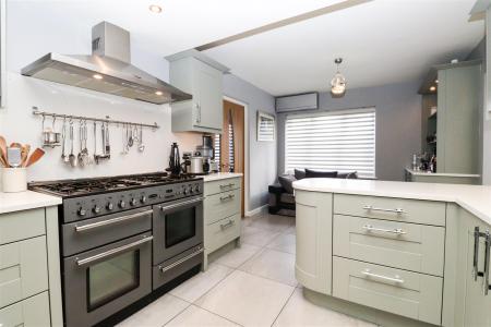 Kitchen/Breakfast Room