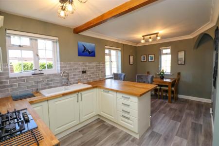 Kitchen/Breakfast Room