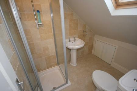 ATTIC BEDROOM EN-SUI