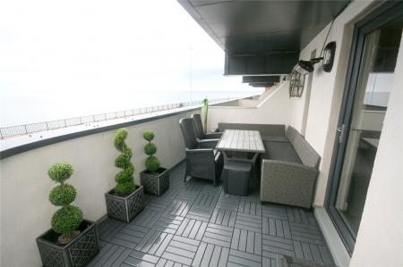 Main Bed Balcony